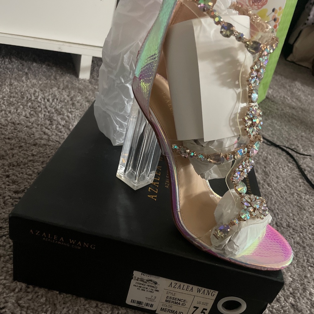 Heels - Picture 2 of 2